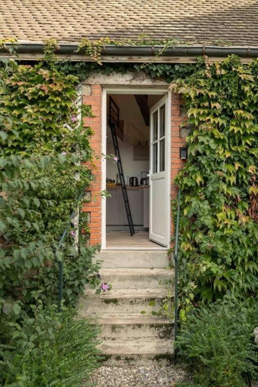 Le Parc Du Magnolia Bed & Breakfast Montbeliard Bagian luar foto